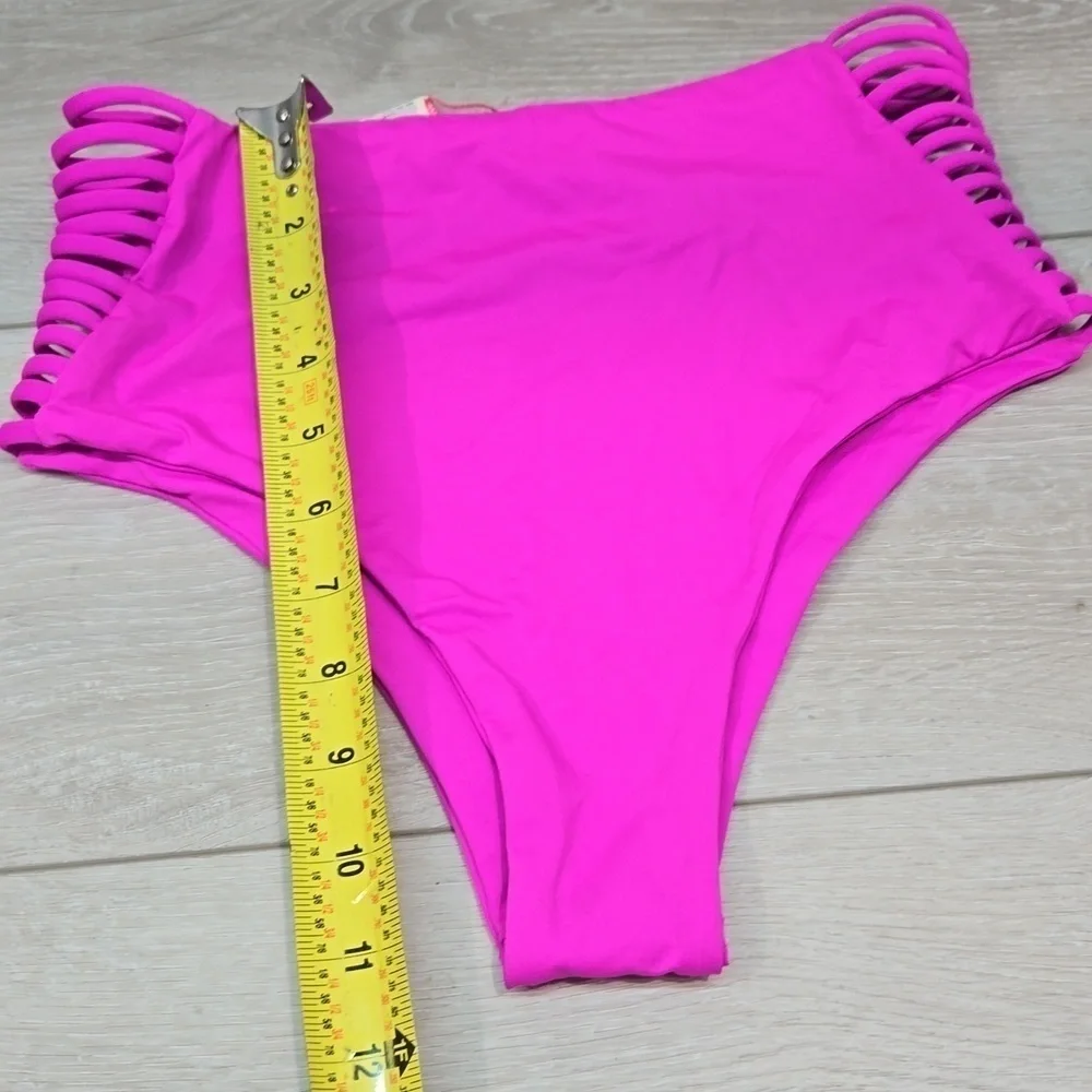 NWOT L Space Women Bitsy cut Swim bottom sz M